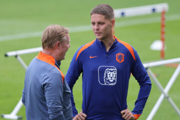 Ronald Koeman en Joey Veerman