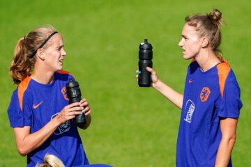 Katja Snoeijs in gesprek met Vivianne Miedema