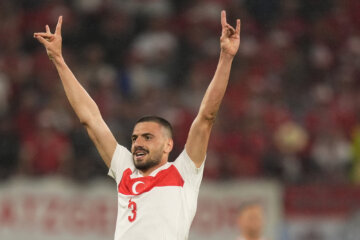 Merih Demiral na zijn treffer tegen Oostenrijk