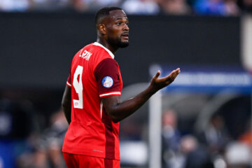 Cyle Larin bij Canadees Elftal