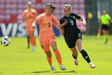 Karlijn Woons in actie namens Oranje O19 op het EK
