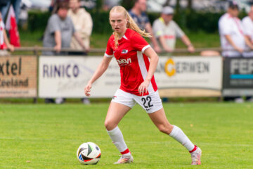 Kealyn Thomas in actie namens AZ