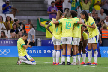 Brazilië juicht na de winst op Spanje op de Olympische Spelen