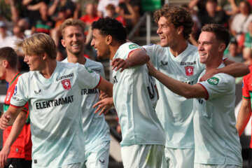 FC Twente viert de treffer van Sam Lammers