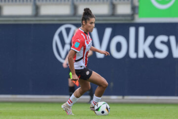 Chimera Ripa aan de bal namens PSV
