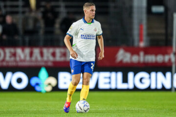 Joey Veerman met PSV tegen Almere City