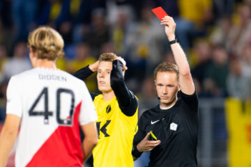 Lars Mol krijgt rood