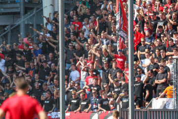 Fans van FC Twente in het uitvak van FC Utrecht