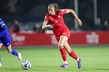 Suus Verdaasdonk in actie namens FC Twente