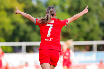 Charlotte Hulst juicht