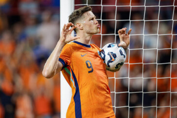 Wout Weghorst na zijn goal voor Oranje