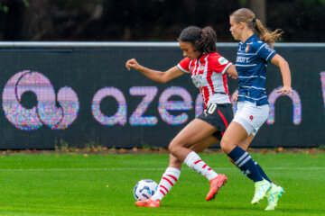 Nina Nijstad (PSV) en Isabelle Nottet (Telstar) in duel