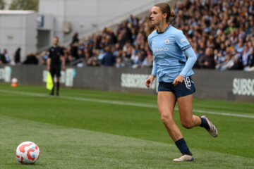 Kerstin Casparij in actie namens Manchester City