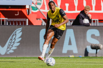 Terence Kongolo in het shirt van NAC Breda