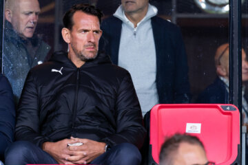 Jan Vennegoor of Hesselink op de tribunes van De Herdgang