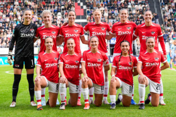 De speelsters van AZ in het AFAS Stadion in oktober 2024