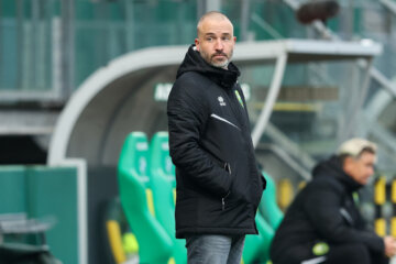 Stephan Vos langs de lijn bij ADO Den Haag