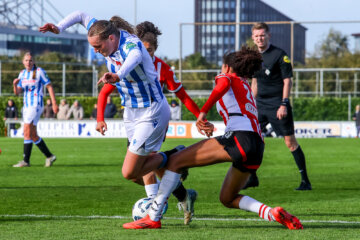 Jet van Beijeren in actie tegen PSV