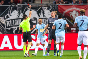 Lars Unnerstall ziet de rode kaart tegen Lazio Roma