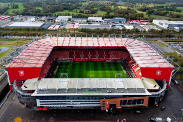 Een luchtfoto van De Grolsch Veste