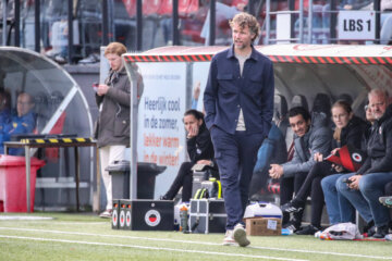 Mathijs Kreugel langs de lijn bij Excelsior