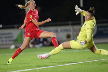 Ella Peddemors scoort tegen FC Utrecht
