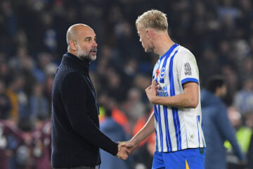 Pep Guardiola met Jan Paul van Hecke