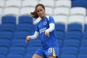 Marisa Olislagers bij Brighton & Hove Albion