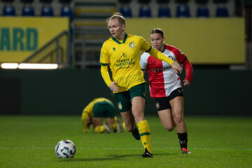 Rosa van Wershoven aan de bal namens Fortuna Sittard