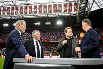 Danny Blind, Sjaak Swart en Louis van Gaal bij Ziggo Sport