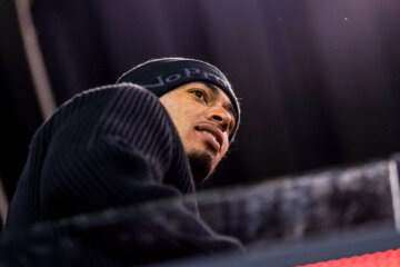 Jude Bellingham op de tribune bij Jong Oranje tegen Jong Engeland