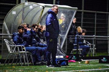 Richard Mank langs de lijn bij NAC Breda