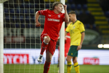 Sem Steijn viert zijn treffer tegen Fortuna Sittard