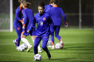 Chimera Ripa op het trainingsveld van Oranje
