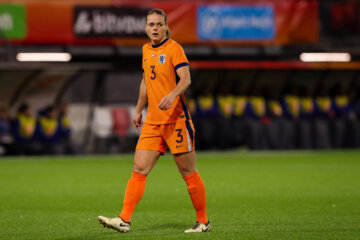 Ilse van der Zanden in het Oranje-shirt