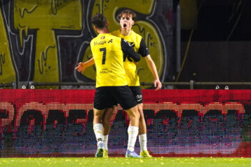 Leo Sauer viert zijn goal