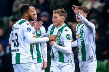 FC Groningen viert goal tegen Willem II