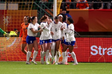 Amerika juicht na een goal tegen de OranjeLeeuwinnen