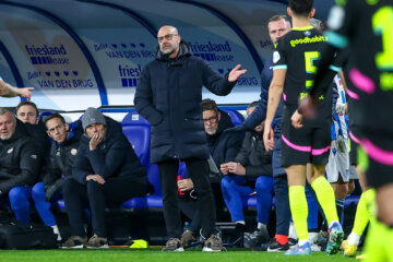 Peter Bosz langs de lijn