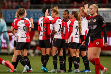 Feyenoord viert een goal tegen Excelsior