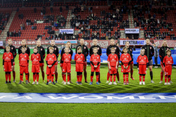 De speelsters van FC Twente in De Grolsch Veste