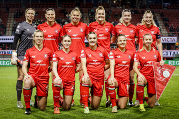 Het elftal van FC Twente voor de wedstrijd tegen Celtic