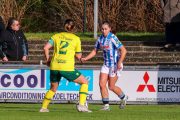 Aymee Altena (SC Heerenveen) in actie tegen Fortuna Sittard