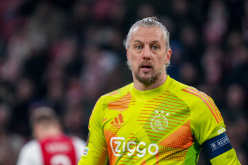 Remko Pasveer met de aanvoerdersband