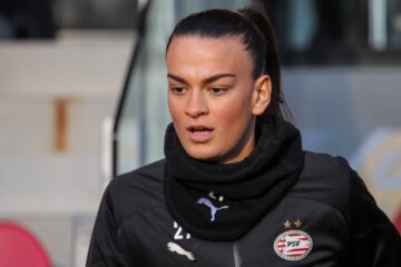 Riola Xhemaili bij PSV