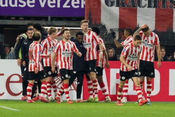 Mitchell van Bergen juicht bij Sparta Rotterdam