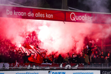 FC Twente-supporters in het uitvak bij Excelsior