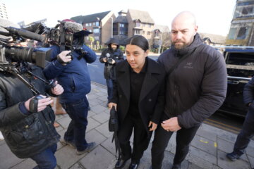 Sam Kerr arriveert bij de rechtbank