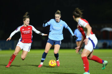 Vivianne Miedema (Manchester City) in actie tegen Arsenal