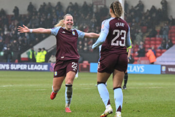 Jill Bayings en Chasity Grant juichen